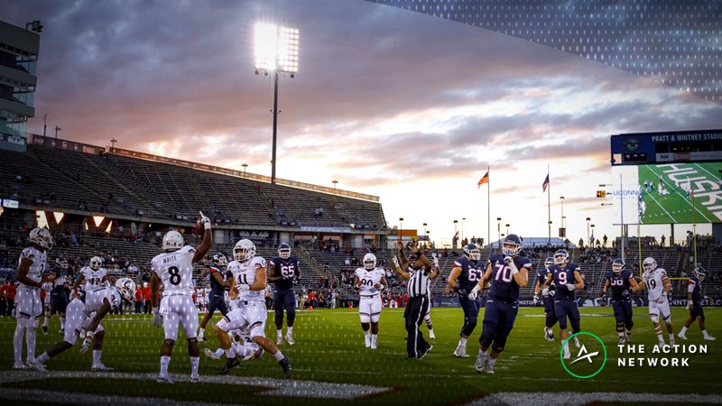 Cincinnati Bearcats linebacker Jarell White (8)